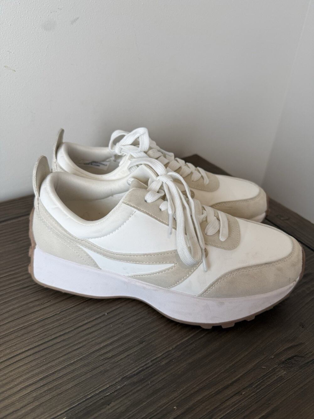 DV Dolce Vita Bynx Cream Beige Chunky Retro Runner Sneakers Shoes Women's Size 7